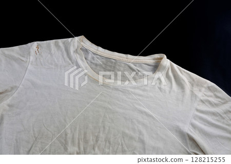 Dirty shirt 128215255