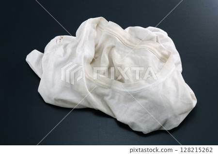 Dirty shirt 128215262