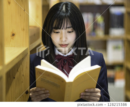 Opening the door to knowledge | A high school girl's moment of concentration as she reads a book Opening the door to knowledge | A high school girl's moment of concentration as she reads a book 128215386