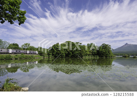 初夏藍天的大沼國定公園 初夏藍天的大沼國定公園 128215588
