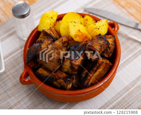 Grilled ribs with potatoes and barbecue sauce Grilled ribs with potatoes and barbecue sauce 128215908