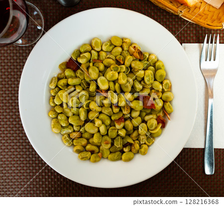 Habas la Catalana, tasty stew of beans in gravy with various sausages and bacon Habas la Catalana, tasty stew of beans in gravy with various sausages and bacon 128216368