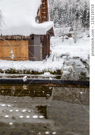 Snow-covered winter World Heritage Site Shirakawa Village (Shirakawa-go) Gifu Prefecture: January Snow-covered winter World Heritage Site Shirakawa Village (Shirakawa-go) Gifu Prefecture: January 128216558