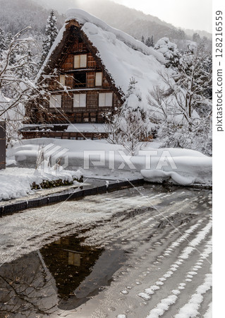 Snow-covered winter World Heritage Site Shirakawa Village (Shirakawa-go) Gifu Prefecture: January Snow-covered winter World Heritage Site Shirakawa Village (Shirakawa-go) Gifu Prefecture: January 128216559
