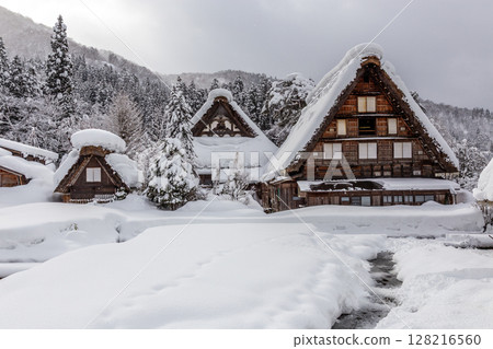 Snow-covered winter World Heritage Site Shirakawa Village (Shirakawa-go) Gifu Prefecture: January Snow-covered winter World Heritage Site Shirakawa Village (Shirakawa-go) Gifu Prefecture: January 128216560