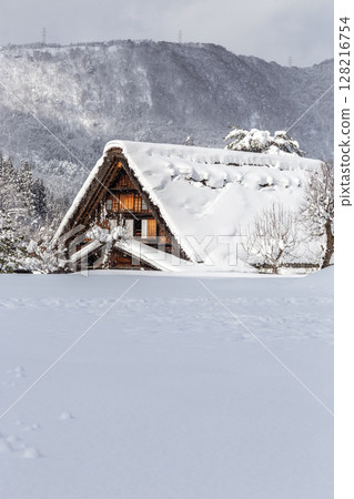 Snow-covered winter World Heritage Site Shirakawa Village (Shirakawa-go) Gifu Prefecture: January 128216754