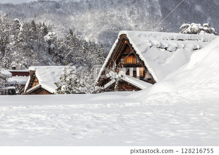 Snow-covered winter World Heritage Site Shirakawa Village (Shirakawa-go) Gifu Prefecture: January Snow-covered winter World Heritage Site Shirakawa Village (Shirakawa-go) Gifu Prefecture: January 128216755