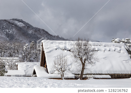 Snow-covered winter World Heritage Site Shirakawa Village (Shirakawa-go) Gifu Prefecture: January 128216762
