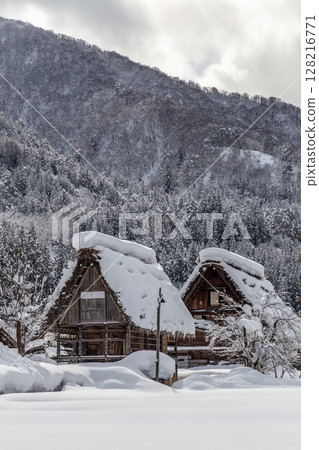 Snow-covered winter World Heritage Site Shirakawa Village (Shirakawa-go) Gifu Prefecture: January Snow-covered winter World Heritage Site Shirakawa Village (Shirakawa-go) Gifu Prefecture: January 128216771