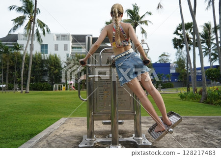 A young woman enjoying an workout outdoors  128217483