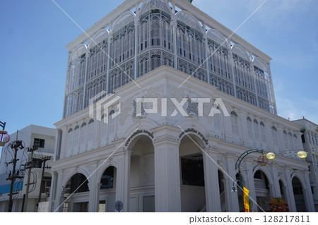 Detailed view of windows, doors and balconies of city buildings Detailed view of windows, doors and balconies of city buildings 128217811