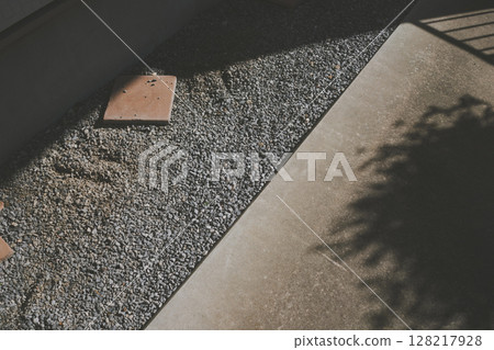 Gravel berm 128217928