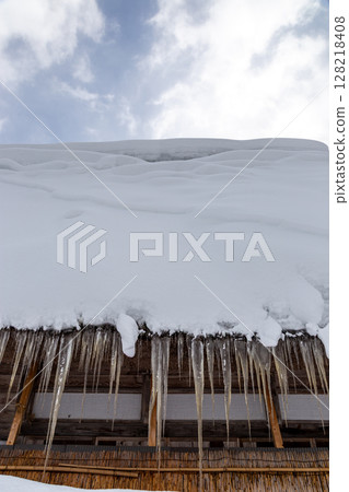 Snow-covered winter World Heritage Site Shirakawa Village (Shirakawa-go) Gifu Prefecture: January 128218408