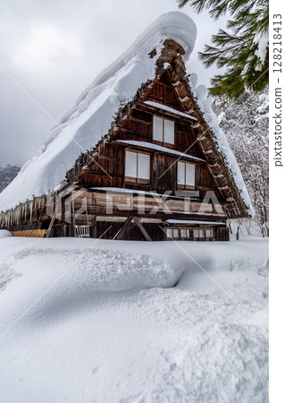 Snow-covered winter World Heritage Site Shirakawa Village (Shirakawa-go) Gifu Prefecture: January Snow-covered winter World Heritage Site Shirakawa Village (Shirakawa-go) Gifu Prefecture: January 128218413