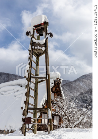 白雪皚皚的冬季 世界遺產 白川村 岐阜縣：一月 128218415