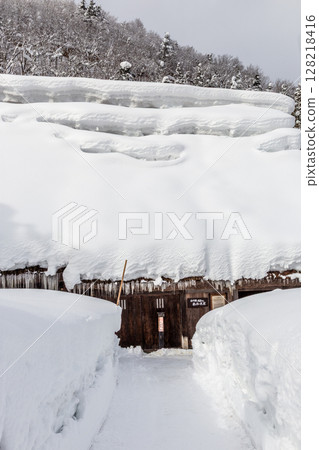 Snow-covered winter World Heritage Site Shirakawa Village (Shirakawa-go) Gifu Prefecture: January Snow-covered winter World Heritage Site Shirakawa Village (Shirakawa-go) Gifu Prefecture: January 128218416
