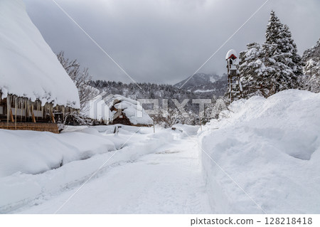 Snow-covered winter World Heritage Site Shirakawa Village (Shirakawa-go) Gifu Prefecture: January Snow-covered winter World Heritage Site Shirakawa Village (Shirakawa-go) Gifu Prefecture: January 128218418