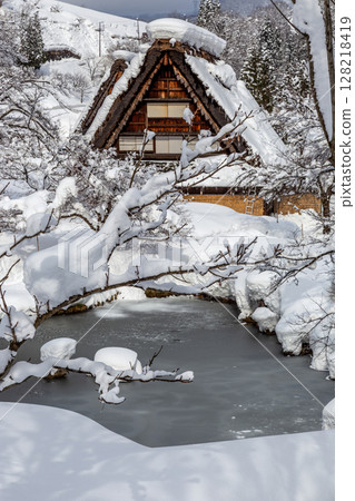 Snow-covered winter World Heritage Site Shirakawa Village (Shirakawa-go) Gifu Prefecture: January Snow-covered winter World Heritage Site Shirakawa Village (Shirakawa-go) Gifu Prefecture: January 128218419