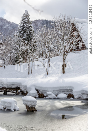 Snow-covered winter World Heritage Site Shirakawa Village (Shirakawa-go) Gifu Prefecture: January Snow-covered winter World Heritage Site Shirakawa Village (Shirakawa-go) Gifu Prefecture: January 128218422