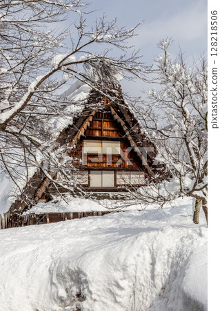 白雪皚皚的冬季 世界遺產 白川村 岐阜縣:一月 白雪皚皚的冬季 世界遺產 白川村 岐阜縣:一月 128218506