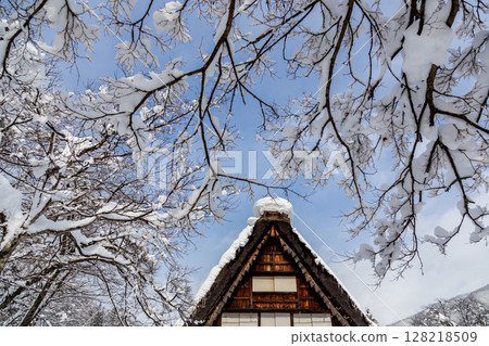 Snow-covered winter World Heritage Site Shirakawa Village (Shirakawa-go) Gifu Prefecture: January 128218509