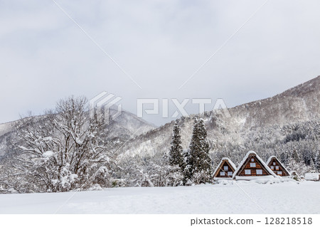 Snow-covered winter World Heritage Site Shirakawa Village (Shirakawa-go) Gifu Prefecture: January Snow-covered winter World Heritage Site Shirakawa Village (Shirakawa-go) Gifu Prefecture: January 128218518