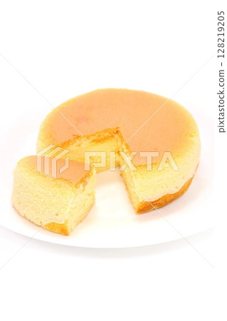 芝士蛋糕切割截面光背景 128219205