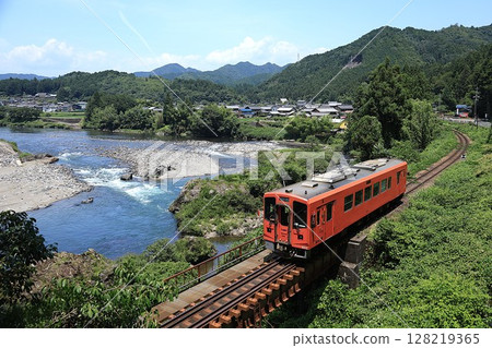 [Nagaragawa Railway] Nagaragawa River and Nagara 600 Series ~ Persimmon Minosato ~ (Etsumi-Minami Line: Fukuno ~ Minami Kariyasu) 128219365