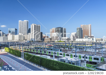 View of the buildings in the Shibaura area from Takanawa Gateway City [Minato Ward, Tokyo] 128219630