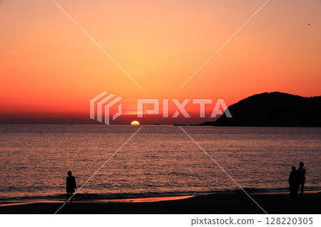 Sunset over the sea 128220305