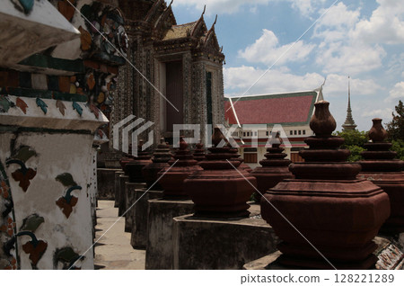 A magnificent and majestic building that reaches to the heavens 128221289