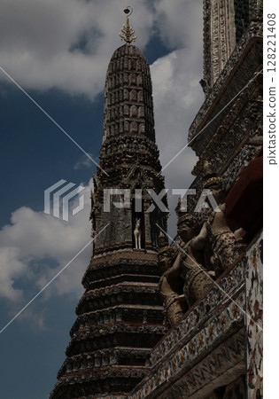 A magnificent and majestic building that reaches to the heavens 128221408