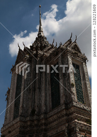 A magnificent and majestic building that reaches to the heavens A magnificent and majestic building that reaches to the heavens 128221609