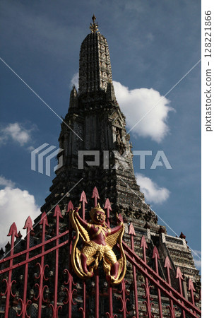 A magnificent and majestic building that reaches to the heavens A magnificent and majestic building that reaches to the heavens 128221866