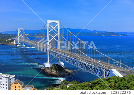 【德島縣】晴天時的大鳴門大橋和鳴門海峽（鳴門漩渦） 128222276