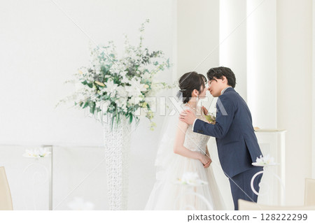 Bride and groom kissing at wedding ceremony (mouth, lips) 128222299