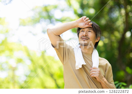 Middle-aged man exercising in the park Middle-aged man exercising in the park 128222872