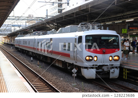 檢查車輛E491系列車：East i-E（湘南新宿線：池袋站） 128223686