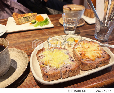 Delicious bread 128223727