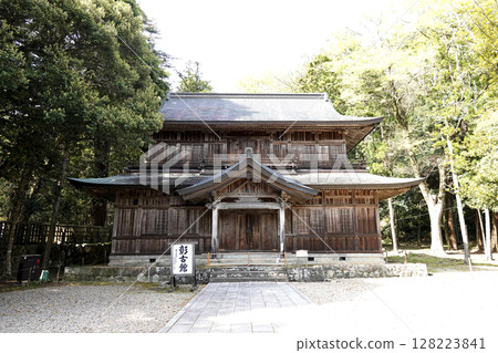 The treasure museum located northwest of the main hall of Izumo Taisha Shrine The treasure museum located northwest of the main hall of Izumo Taisha Shrine 128223841