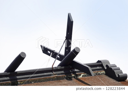 Izumo Taisha Shrine Main Hall seen from the north with blue sky Roof and gable decoration (Chigi, Katsuogi) Izumo Taisha Shrine Main Hall seen from the north with blue sky Roof and gable decoration (Chigi, Katsuogi) 128223844