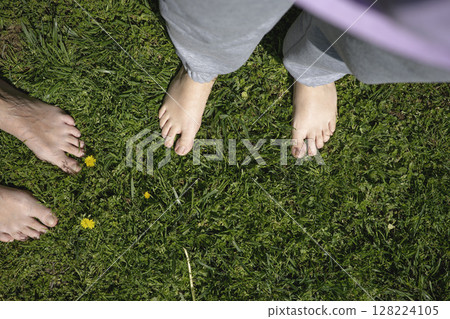 Naked female feets on the lawn Naked female feets on the lawn 128224105