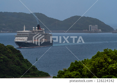 Cruise ship arriving at Nagasaki Port (Queen Elizabeth) from Megami Ohashi Bridge [Nagasaki City] 128224142
