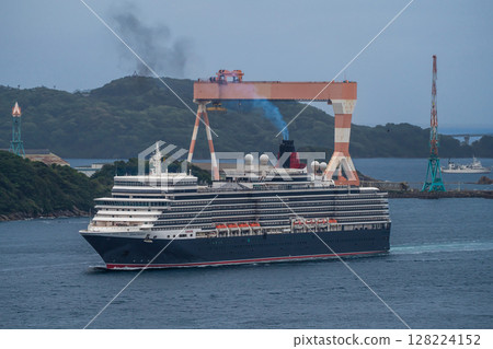 Cruise ship arriving at Nagasaki Port (Queen Elizabeth) from Megami Ohashi Bridge [Nagasaki City] 128224152
