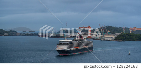 Cruise ship arriving at Nagasaki Port (Queen Elizabeth) Panorama from Megami Ohashi Bridge [Nagasaki City] 128224168