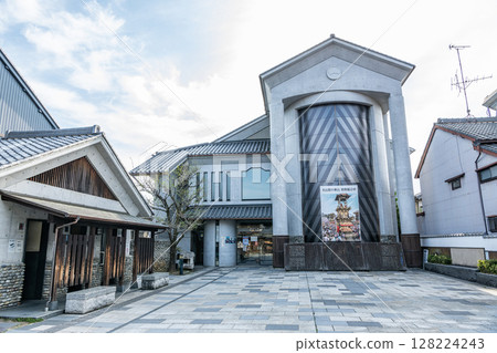 位於愛知縣犬山市的“犬山節”彩車展示館“乗乗館” 位於愛知縣犬山市的“犬山節”彩車展示館“乗乗館” 128224243