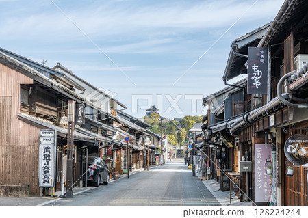 愛知縣犬山市犬山城天守閣及犬山城下町(本町通)的街道 愛知縣犬山市犬山城天守閣及犬山城下町(本町通)的街道 128224244