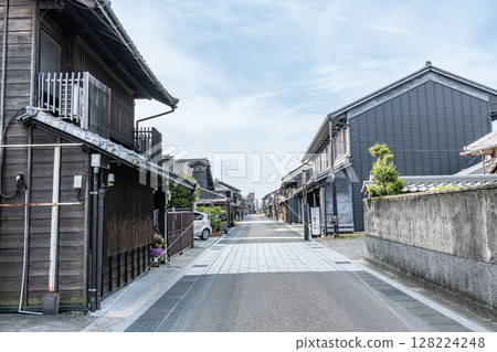 Streetscape of Inuyama Castle Town (Honmachi Street) in Inuyama City, Aichi Prefecture 128224248