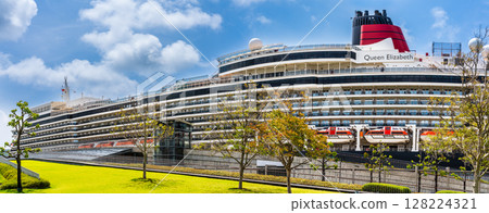 Nagasaki Port Cruise Ship Arrival (Queen Elizabeth) Matsugae Pier Panorama [Nagasaki City] 128224321
