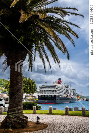 Nagasaki Port Cruise Ship Arrival (Queen Elizabeth) Waterfront Forest Park [Nagasaki City] 128224465